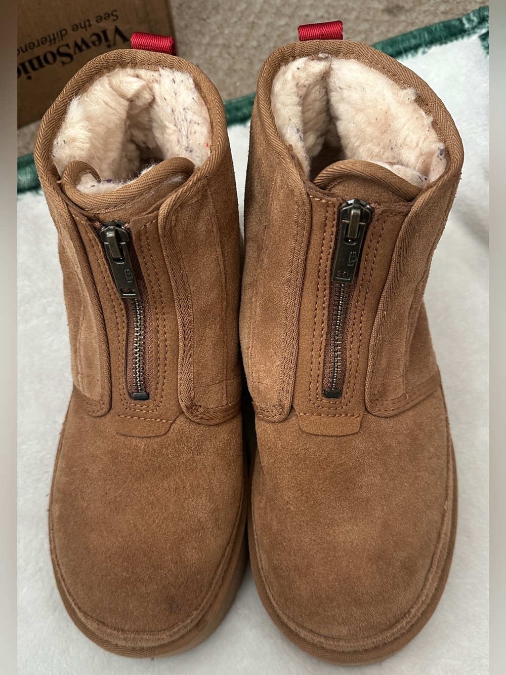 UGG Neumel Zip Platform Boot Women’s Size 9 Chestnut